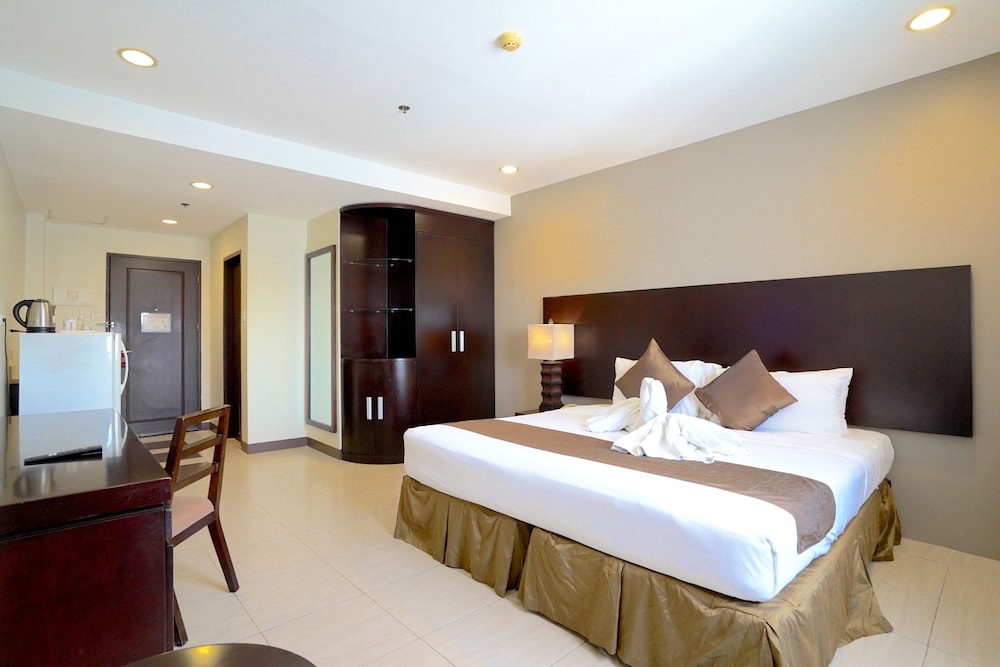 ROYAL, SUITE, KING BED