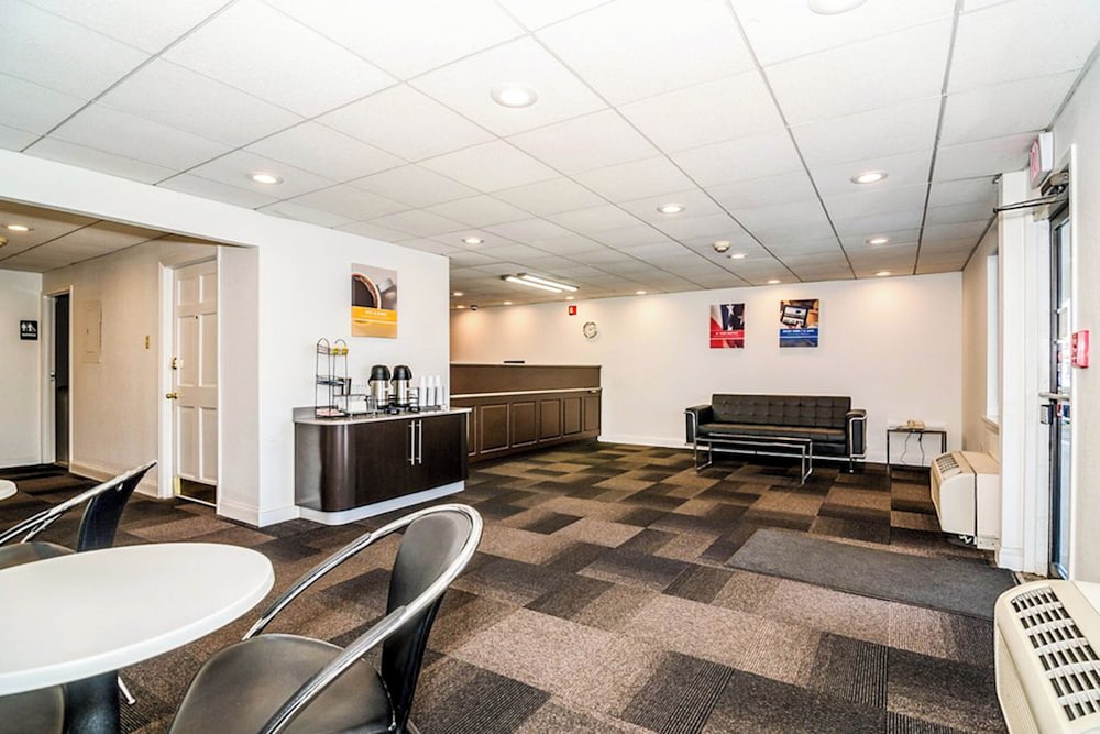 Baymont by Wyndham Newark/Wilmington 8/53