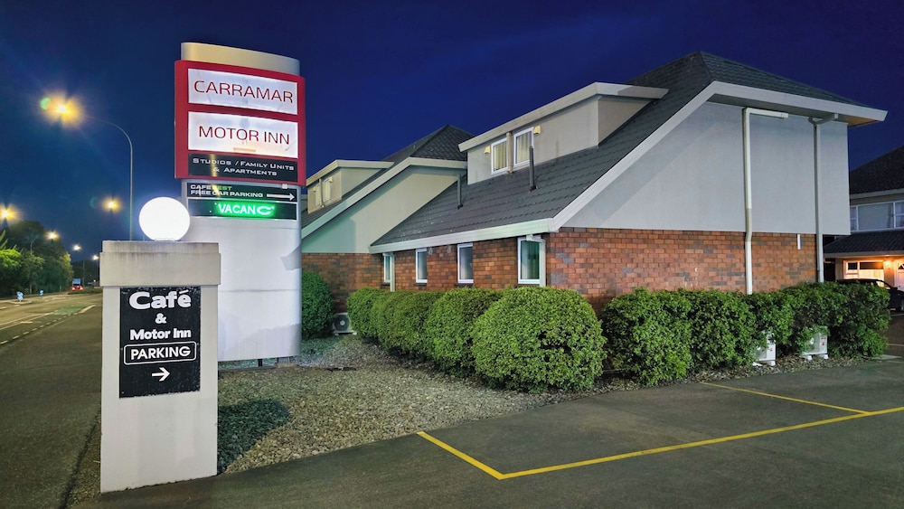 Carramar Motor Inn 58/64