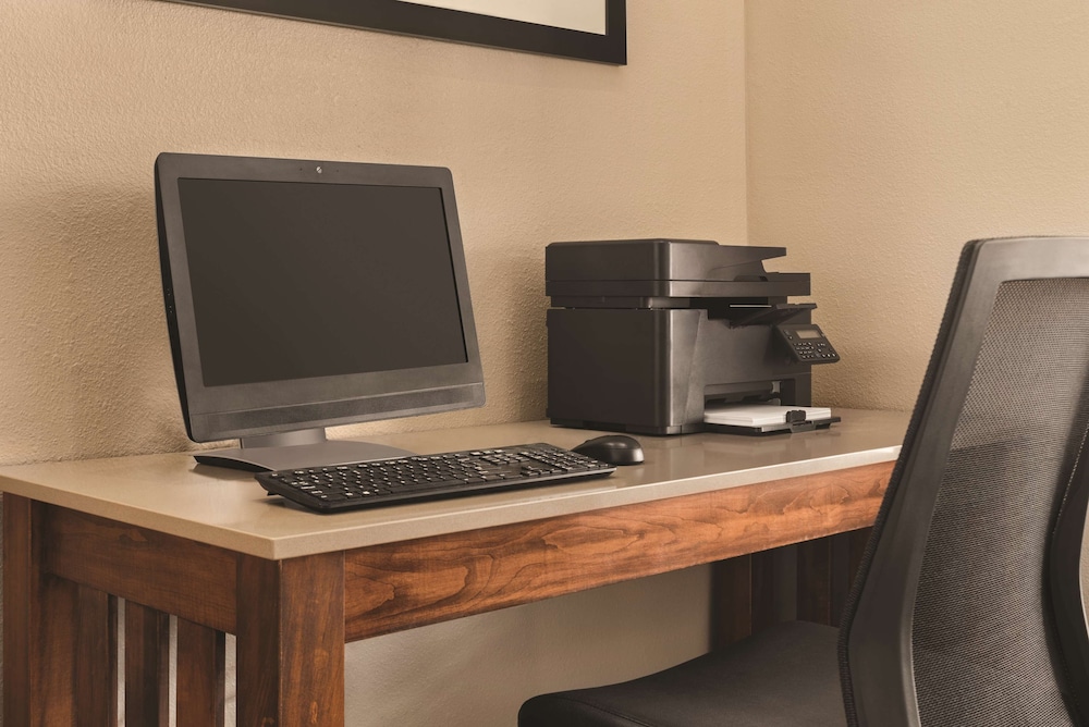 Country Inn & Suites By Radisson, Dubuque, IA 26/30