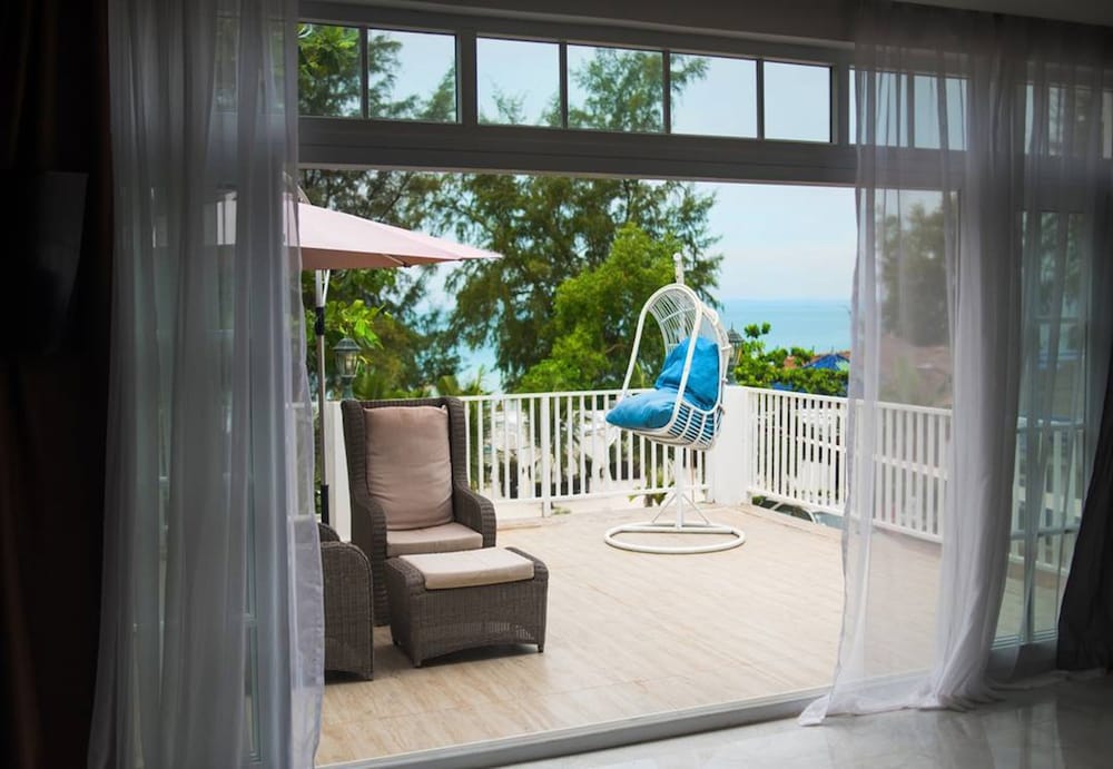 White Boutique Hotel and Residences 43/72