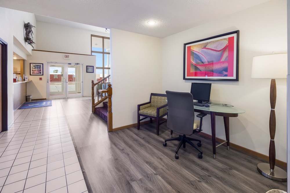 Alliance Hotel & Suites, a Howard Johnson by Wyndham 43/58