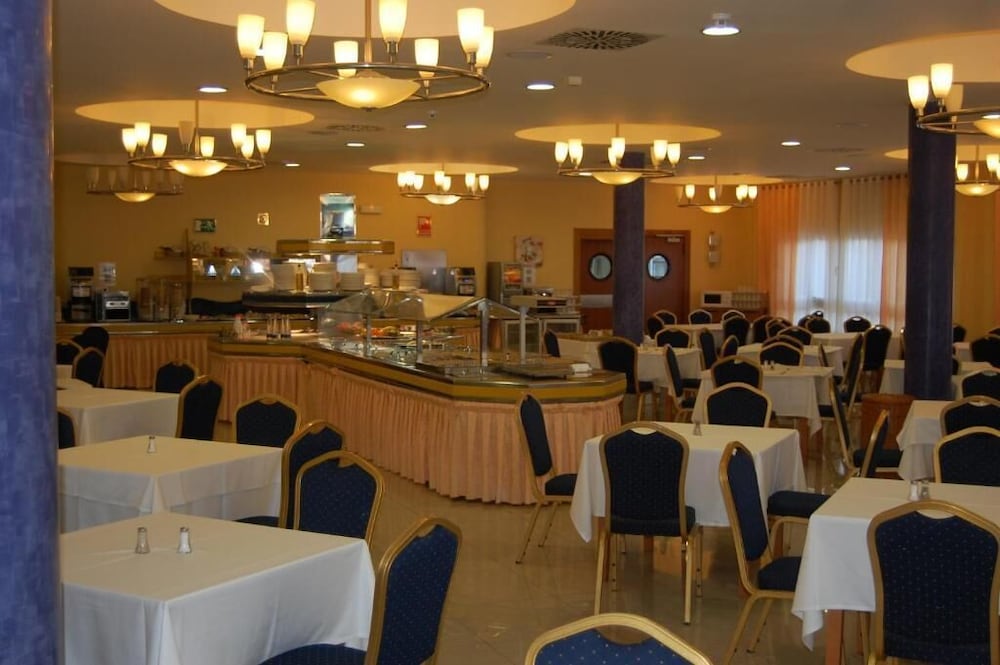 Gaviotas Hotel & Event Center 24/35