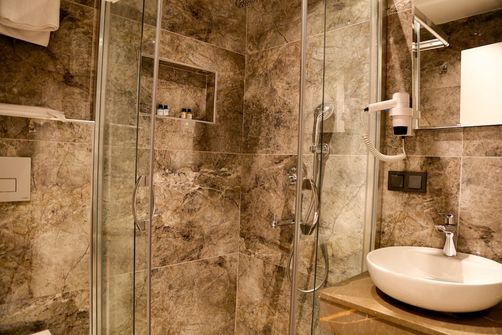 Axu Istanbul Airport Hotel 55/60