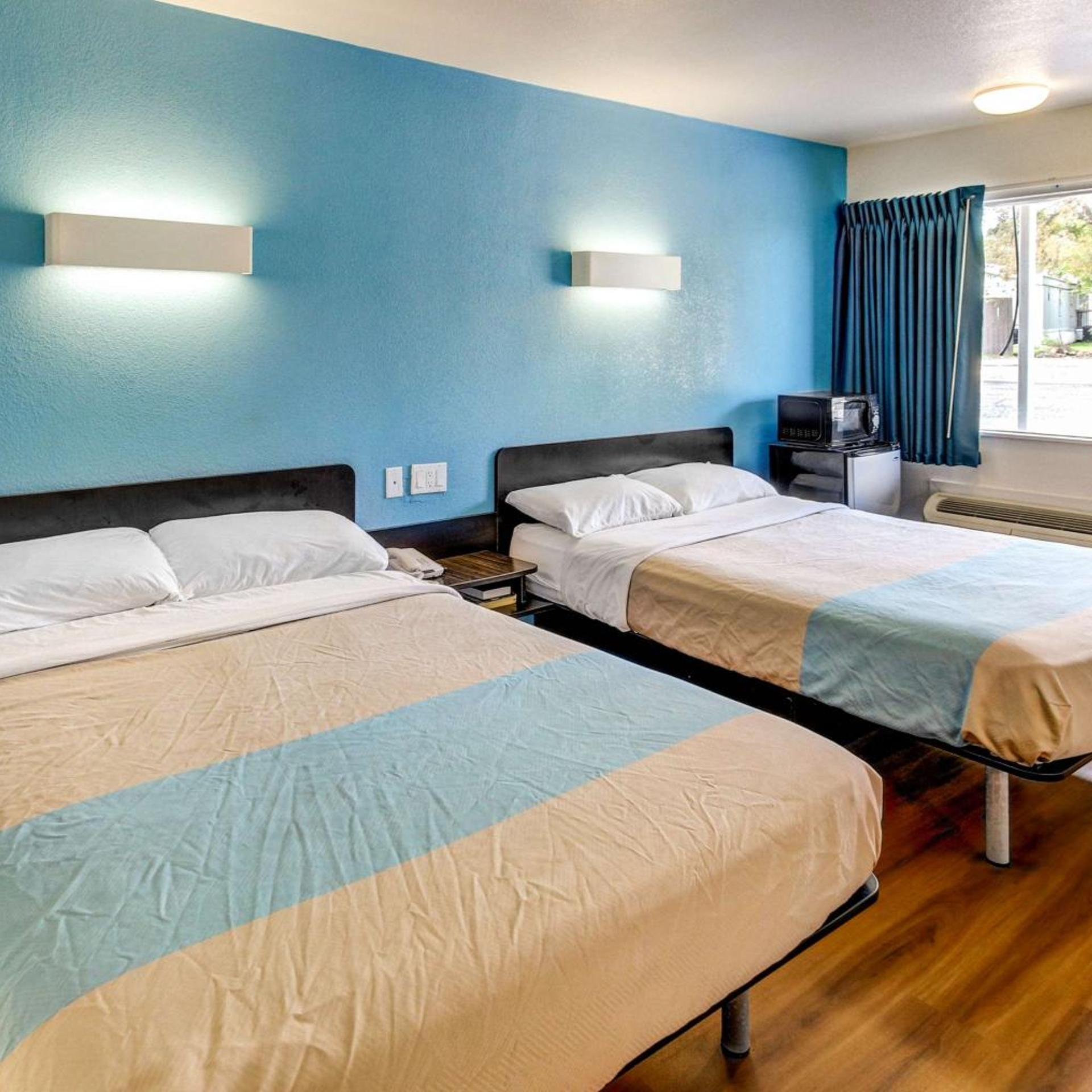 غرفة بسريرين كوين للمدخنين، Motel6 Waco, TX - Lacy Lakeview 3/6