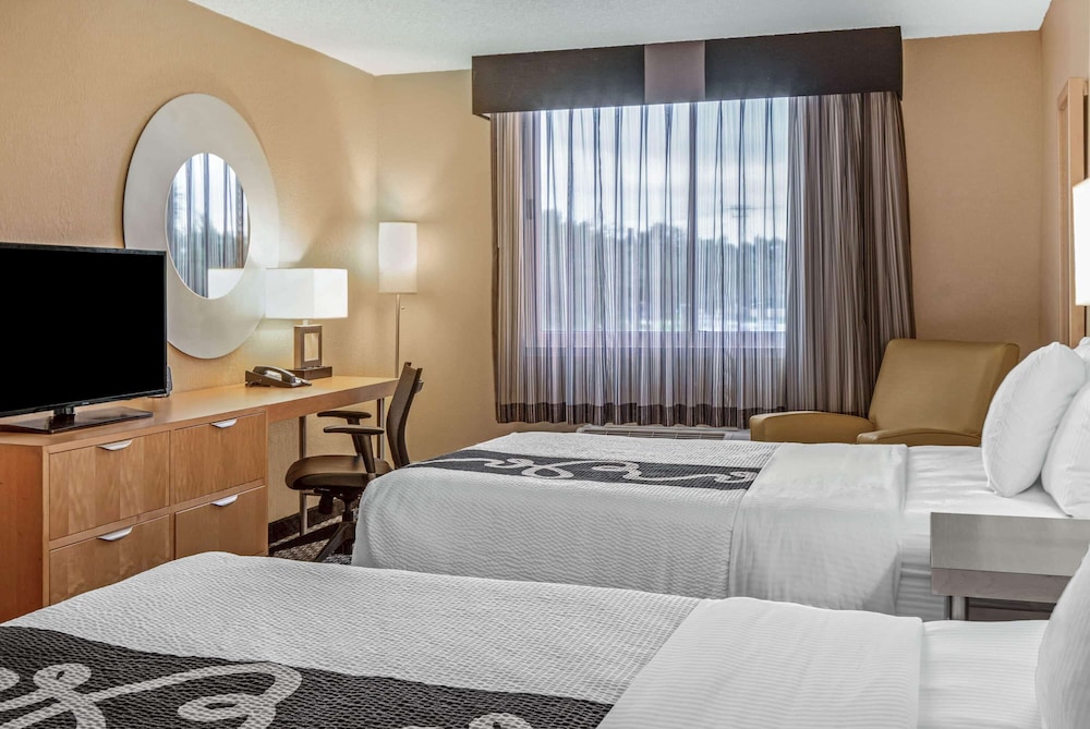La Quinta Inn Suites By Wyndham Naples Downtown 15/48