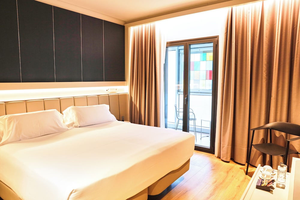 DELUXE, BALCONY