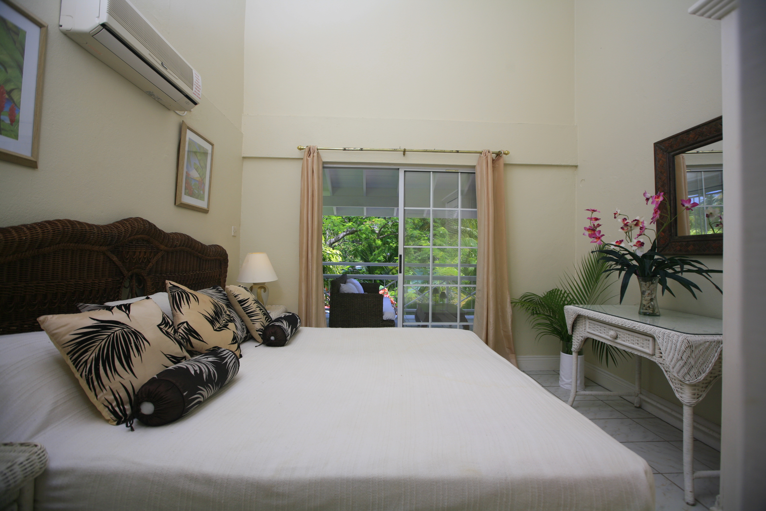 3 Bedrooms, Villa