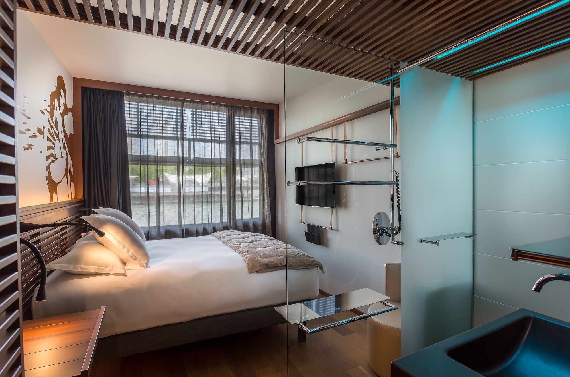 ROOM, RIVER VIEW