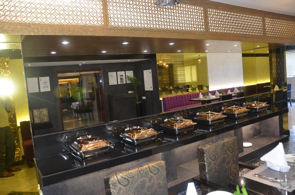 VESTA MAURYA PALACE 50/67