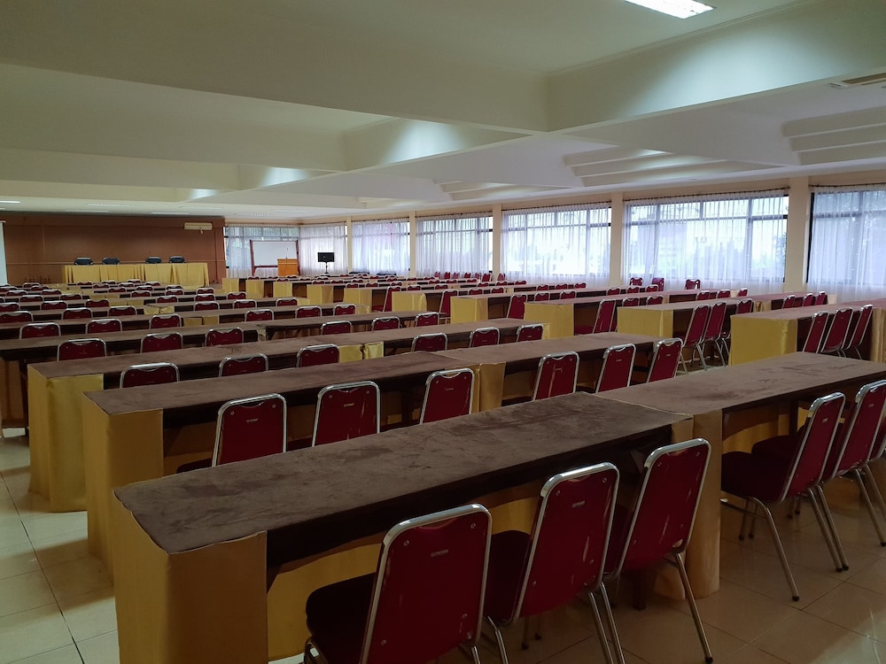 Hotel Cisarua Indah 24/36