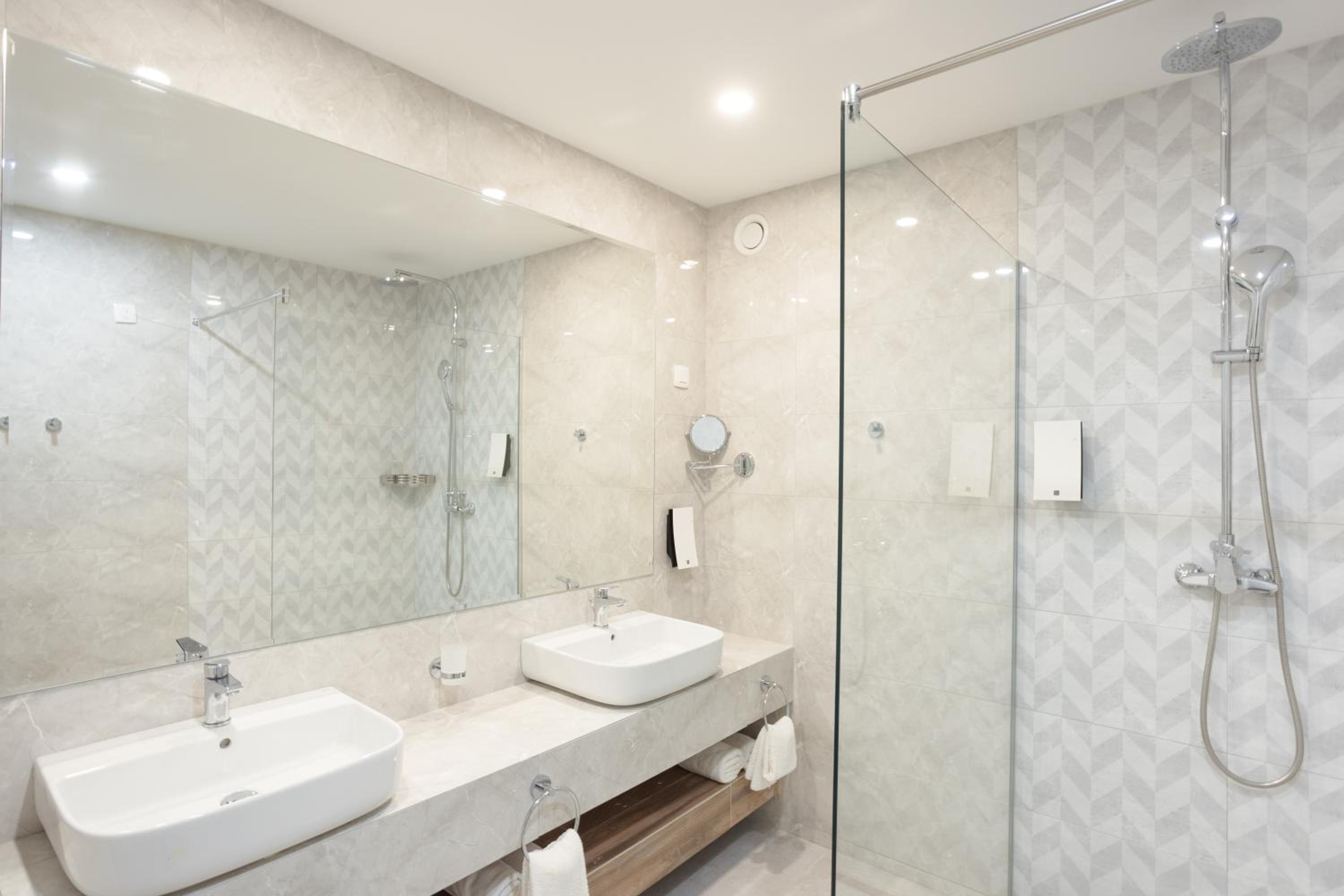 2 Bedrooms, Premium, Suite, Queen and Twin Beds, Sea View, Azul Beach Resort Montenegro By Karisma 3/4