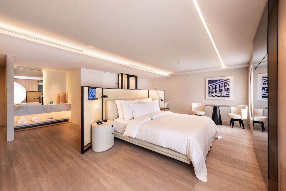 MAYFAIR, SUITE