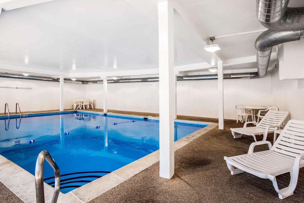 swimming pool spa