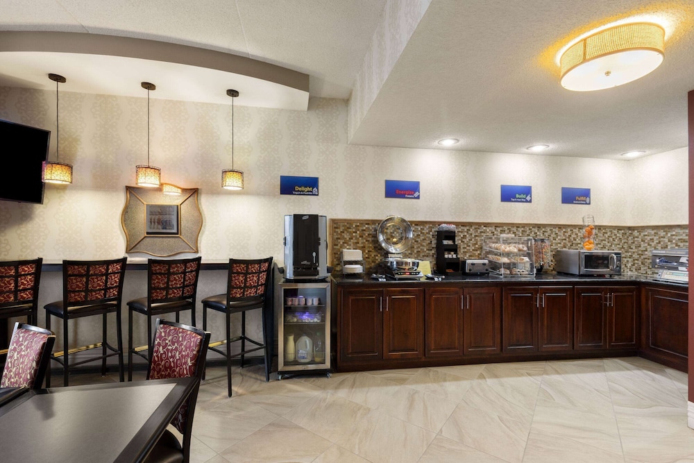 Days Inn by Wyndham Columbia Kentucky 39/52