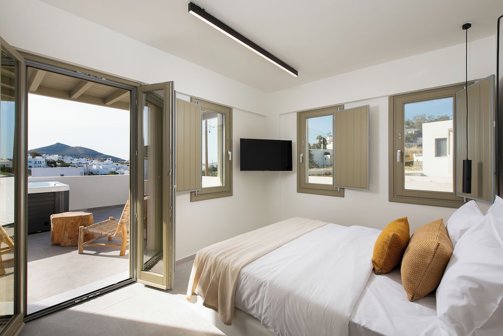 Mazee New Age Hotel 18/57