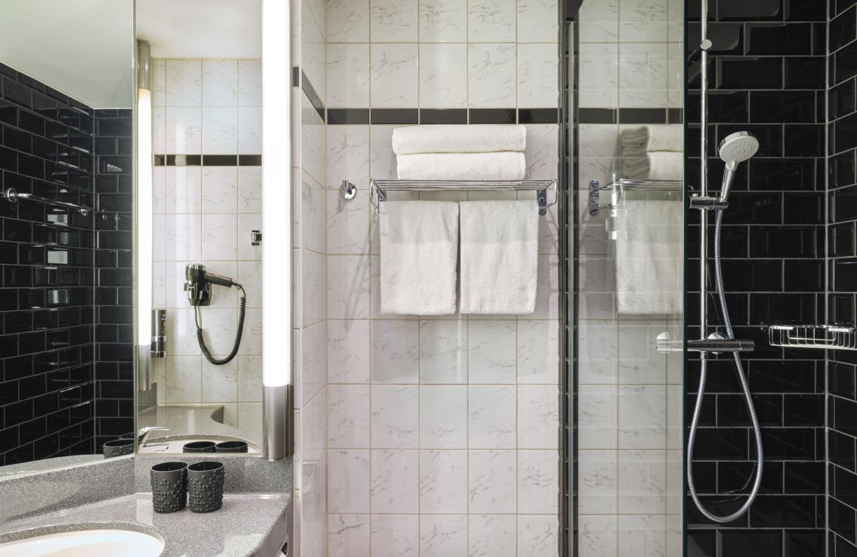 Space, King Bed، Hotel Berlin Kopenick by Leonardo Hotels 5/6