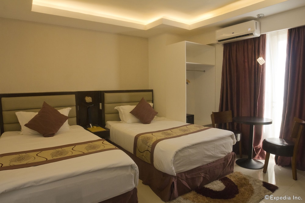 Regency Grand Suites 13/66