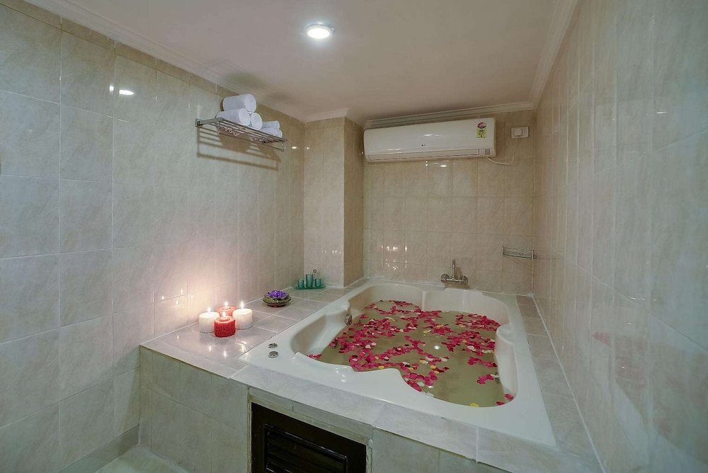 ROYAL SAROVAR PORTICO 35/35