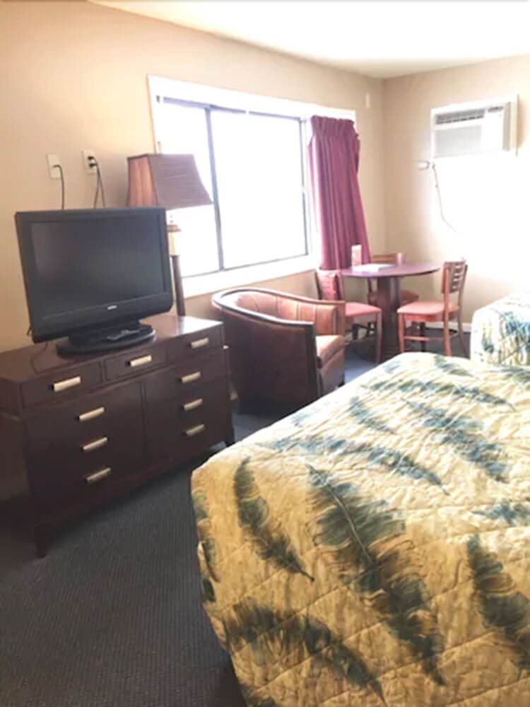 Polynesian Ocean Front Hotel 24/42