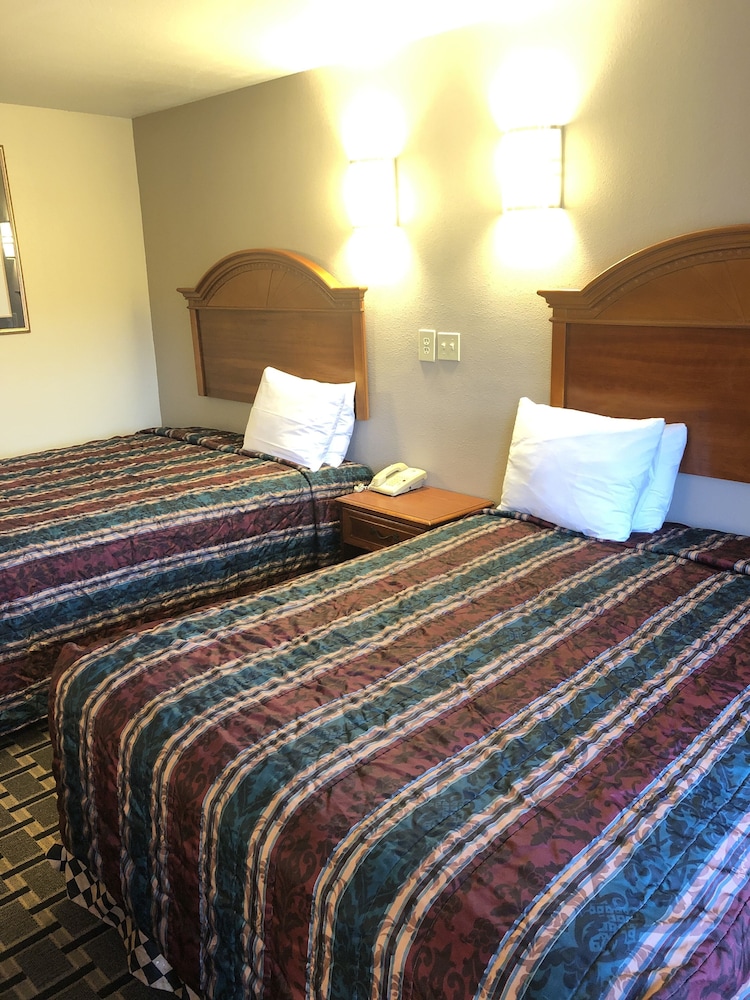 Inn At Mexia 15/64