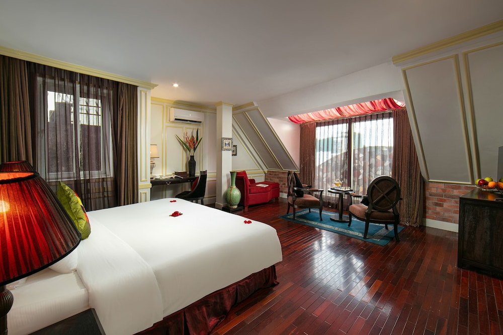 SUITE, CITY VIEW
