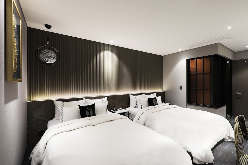 Mari Hotel 9/50