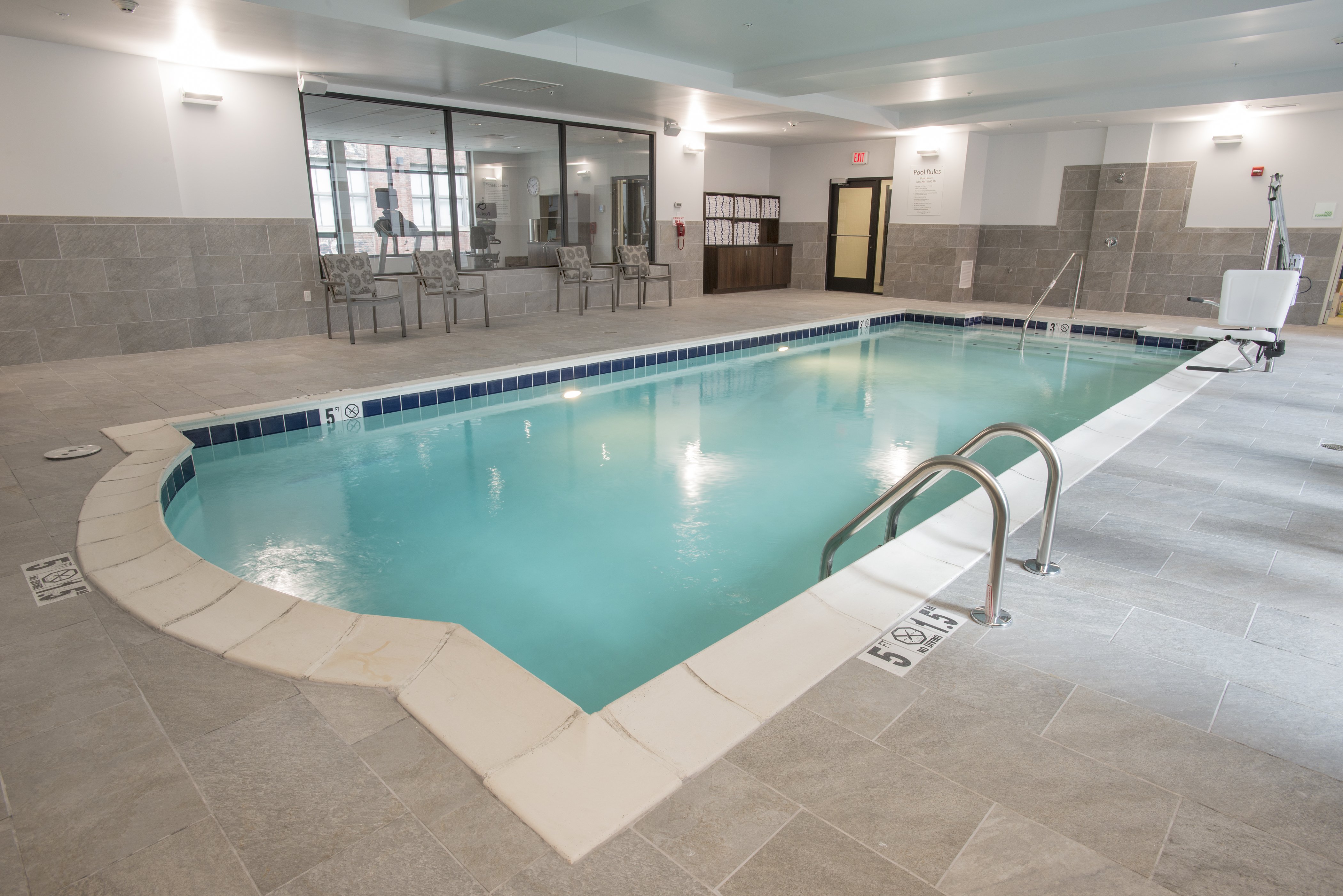 HOLIDAY INN HOTEL SUITES CINCINNATI DOWNTOWN 37/56
