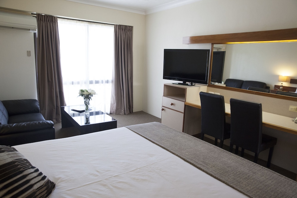 LONGREACH MOTOR INN 10/38