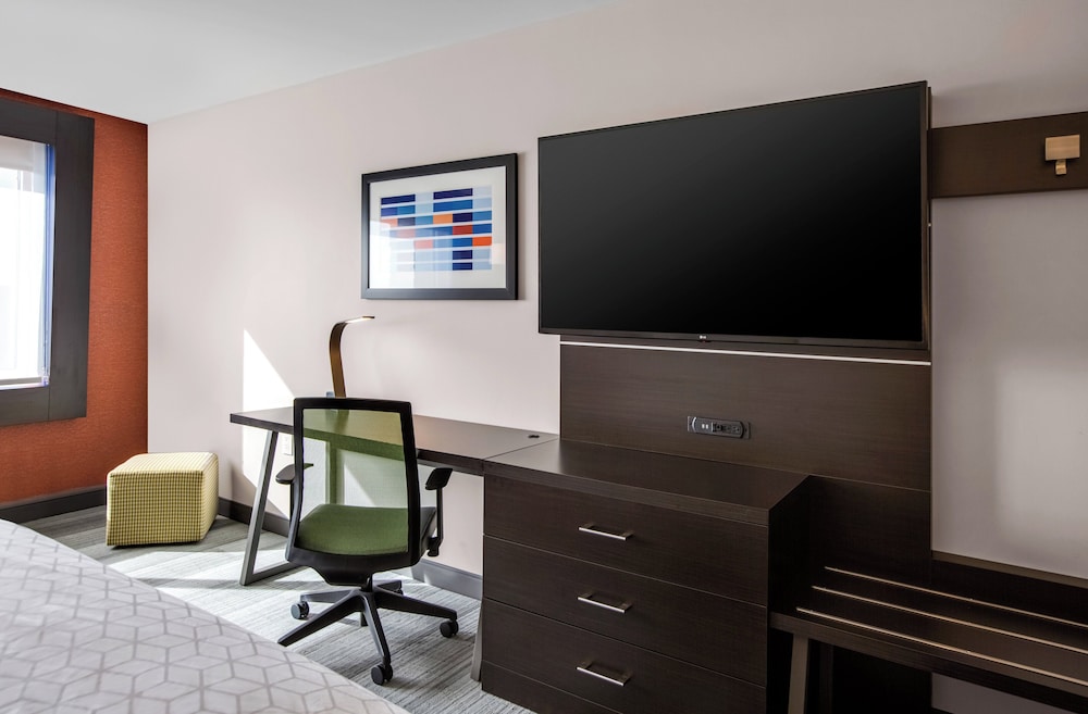 Holiday Inn Express Suites Sanford 51/54