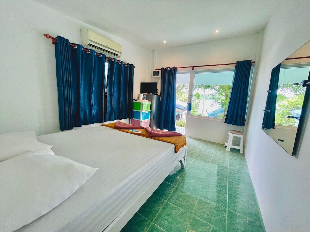 Naiharn On The Rock Resort 8/50