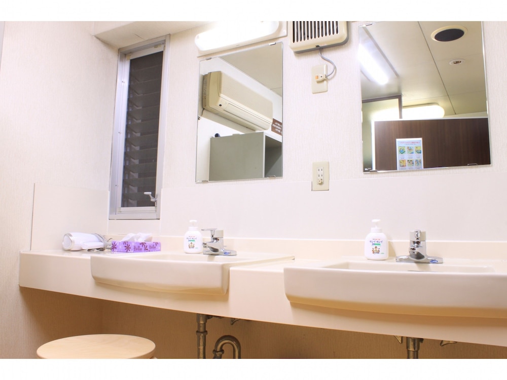 T K Hostel Kobe Sannomiya East 30/37