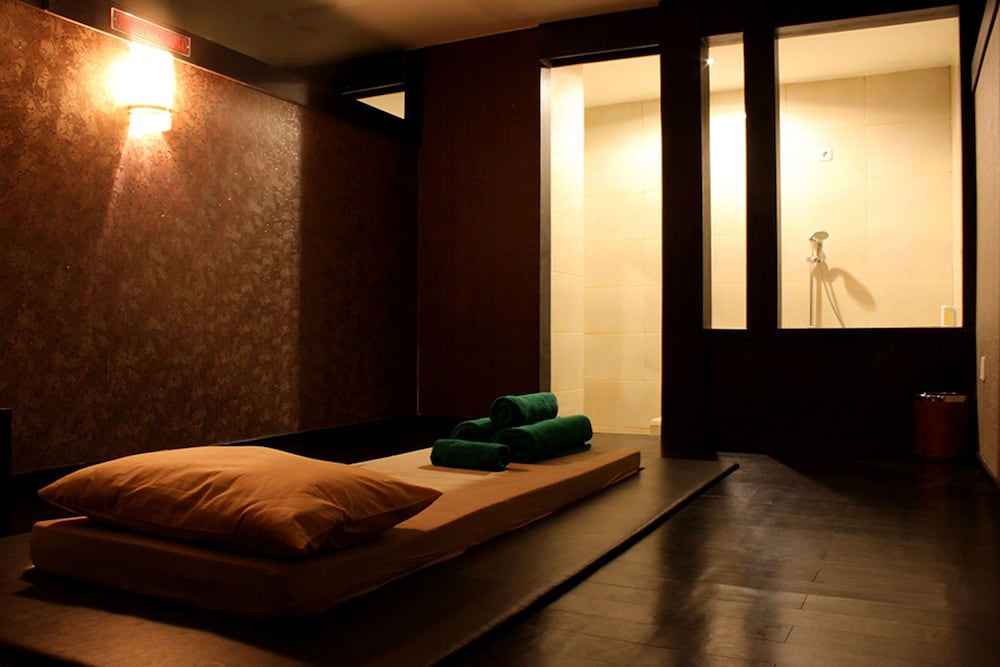Hotel Dafam Cilacap 18/36