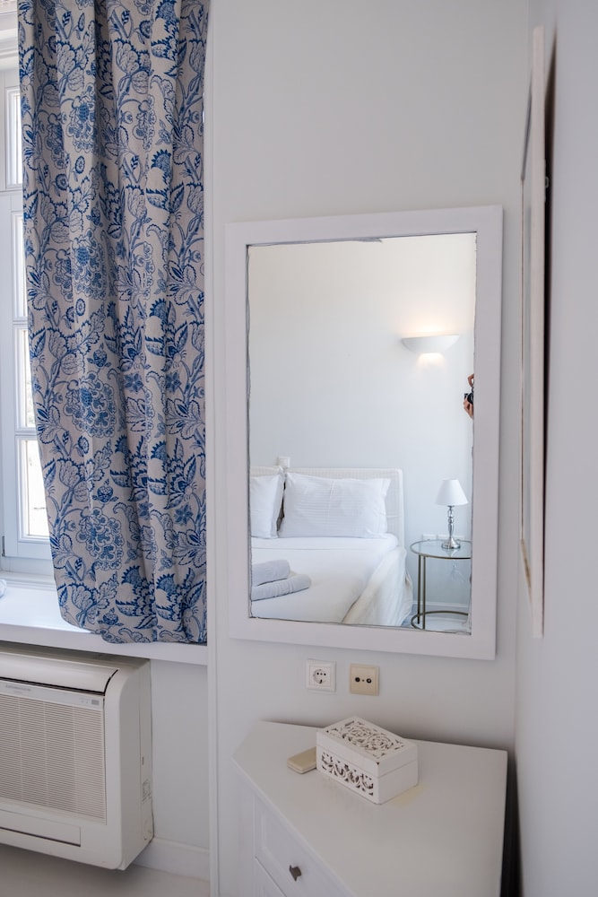 Hydra Hotel 5/53