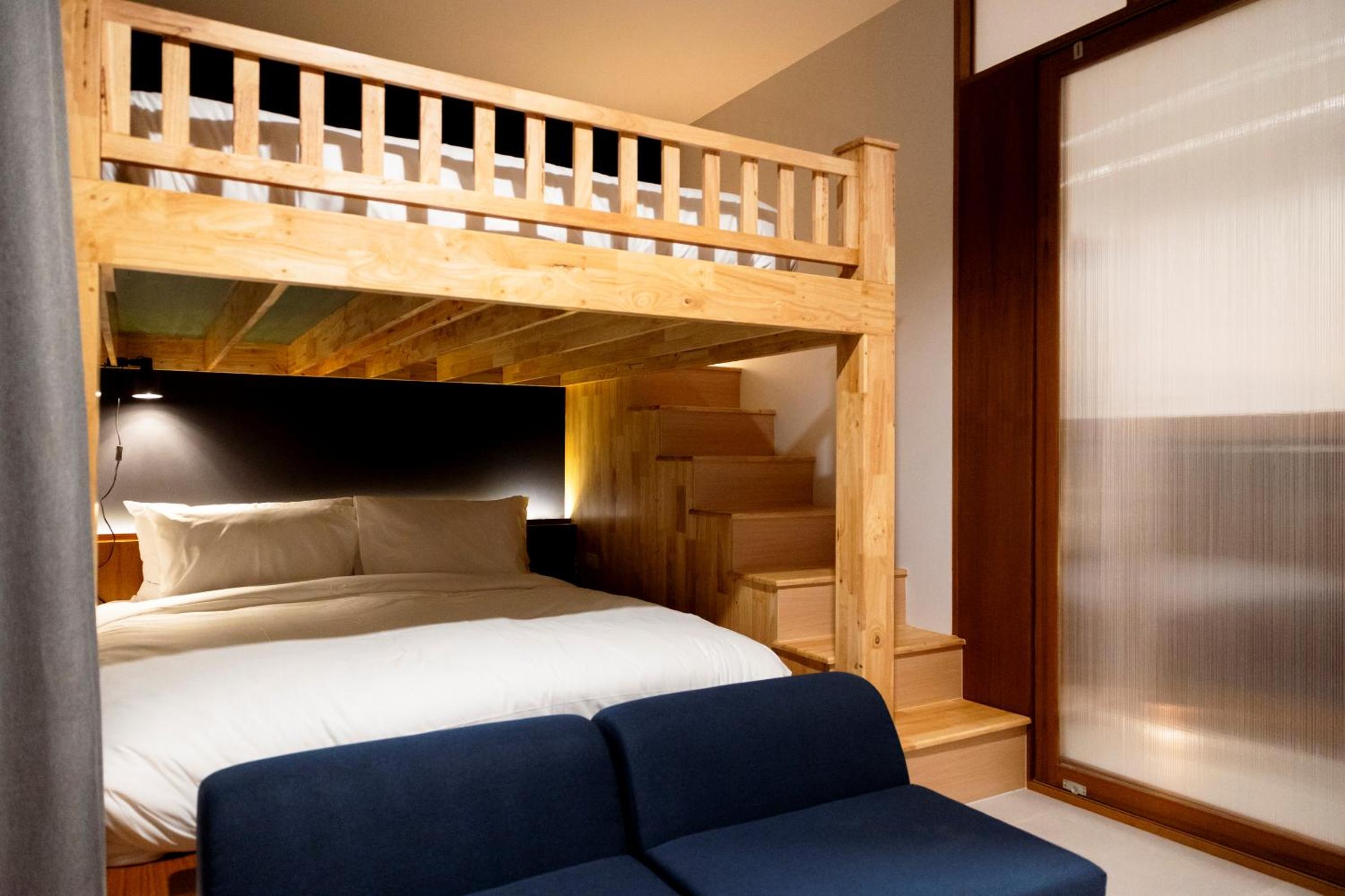 FAMILY, BUNK BED