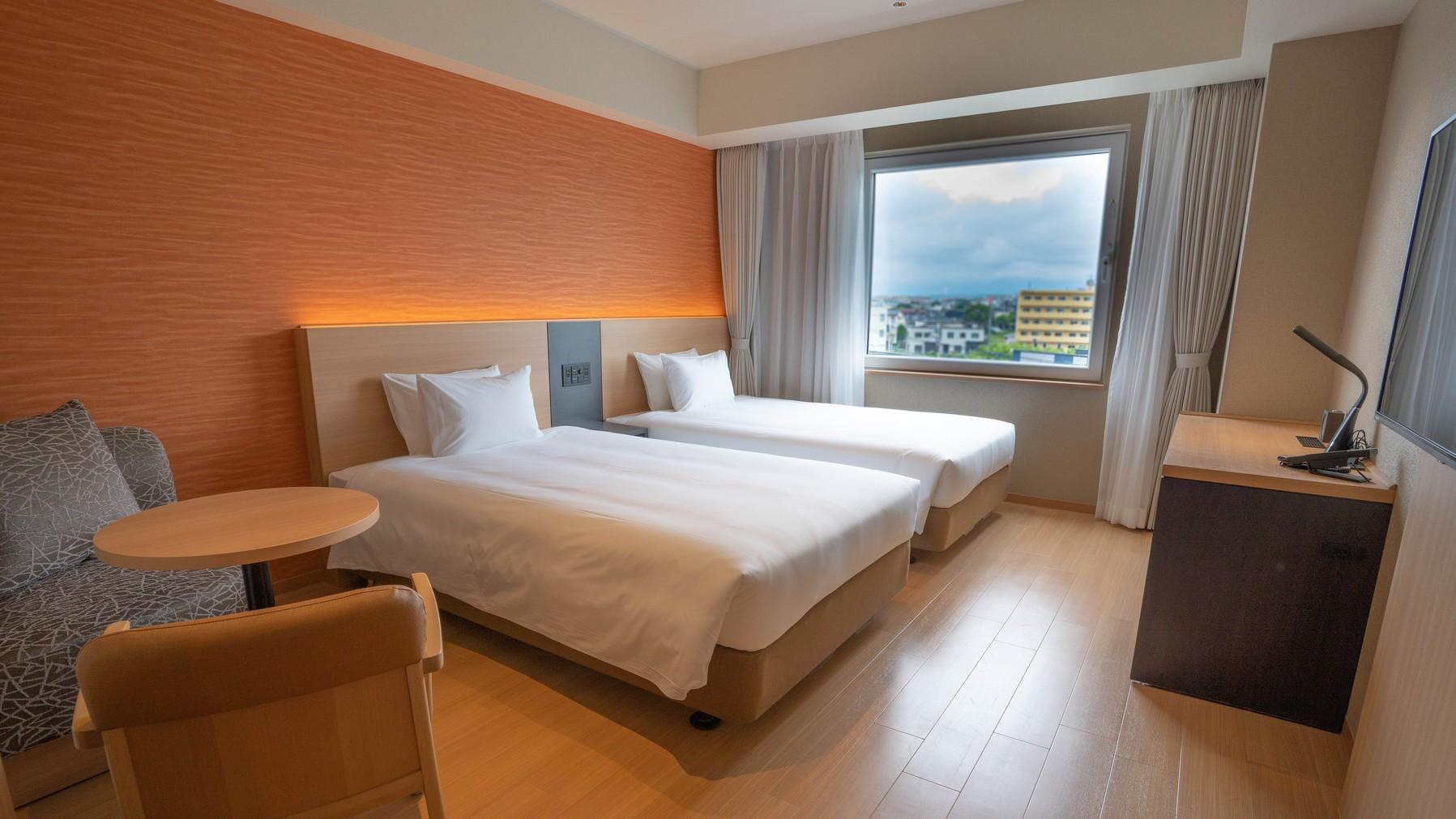 Universal, Twin Beds