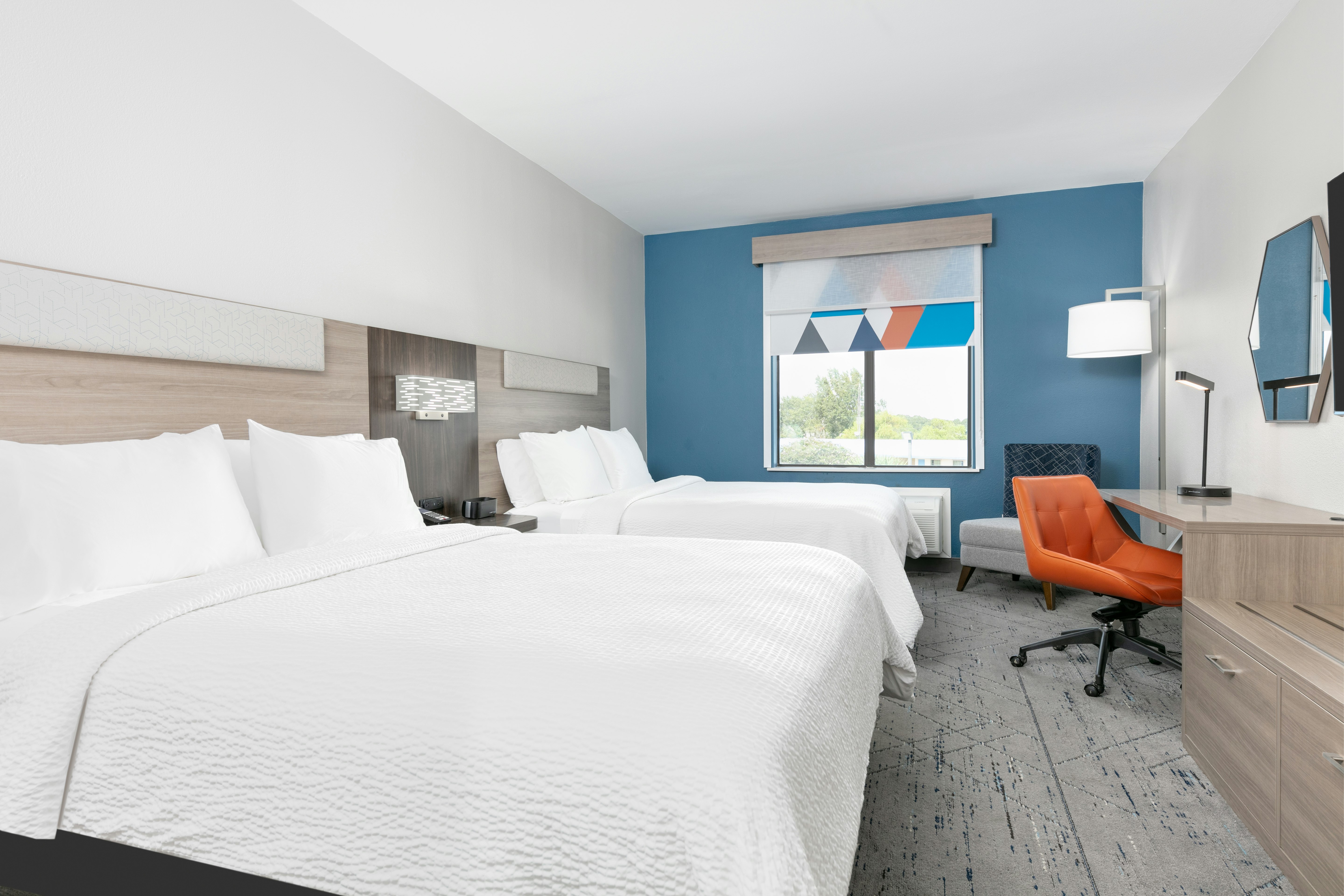 Holiday Inn Express Hotel & Suites Winnie 15/63