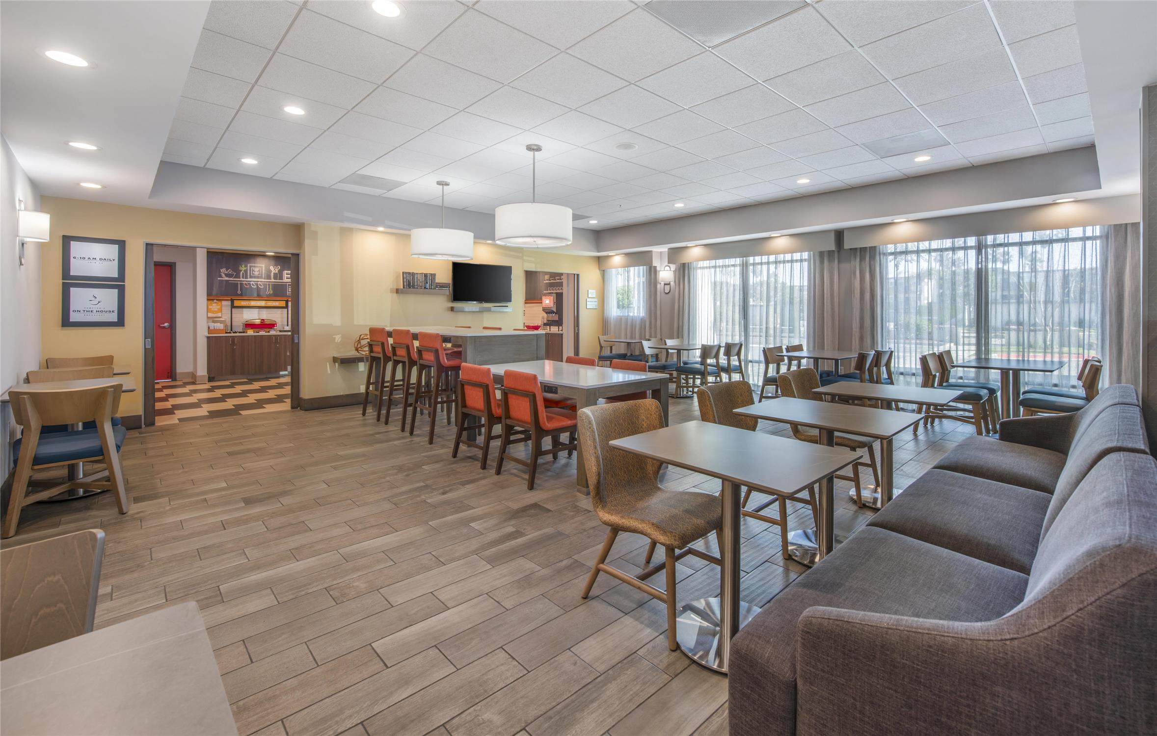 Hampton Inn Channel Islands Harbor 37/65
