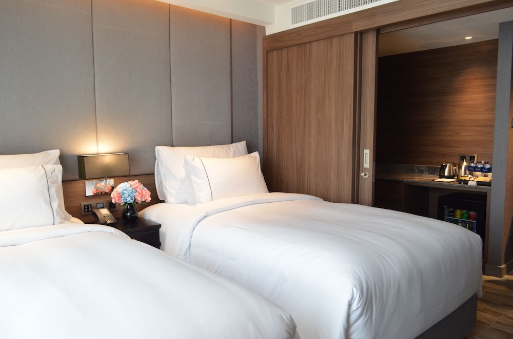 Ayathorn Bangkok Hotel 10/50