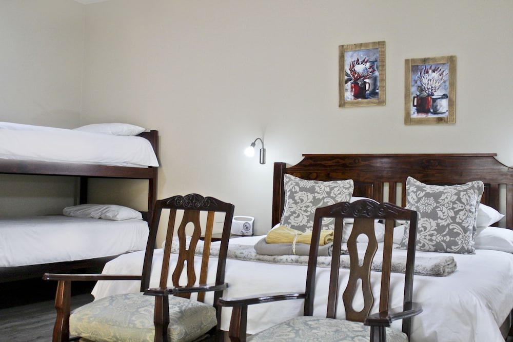 17 On Bird Guest House 23/50