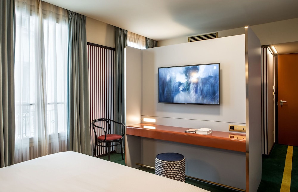 Hotel du Rond-Point des Champs-Elysees 23/68