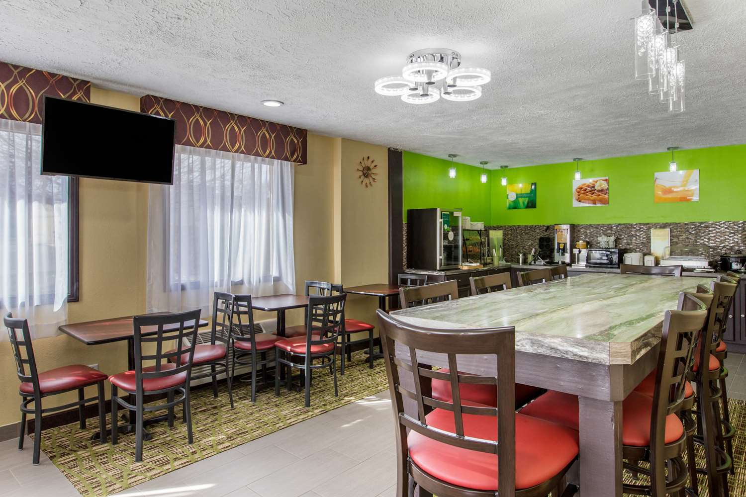 Quality Inn Grand Rapids Near Downtown 25/27