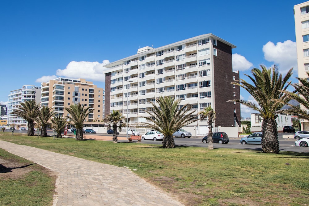 Mouille Point Village 42/50