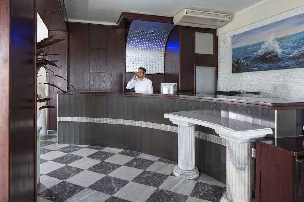 Contaratos Beach Hotel 3/50