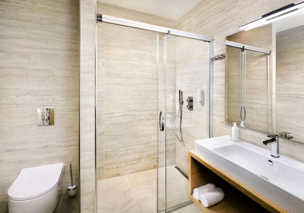 Galeria Hotel Thermal Besenova 50/51