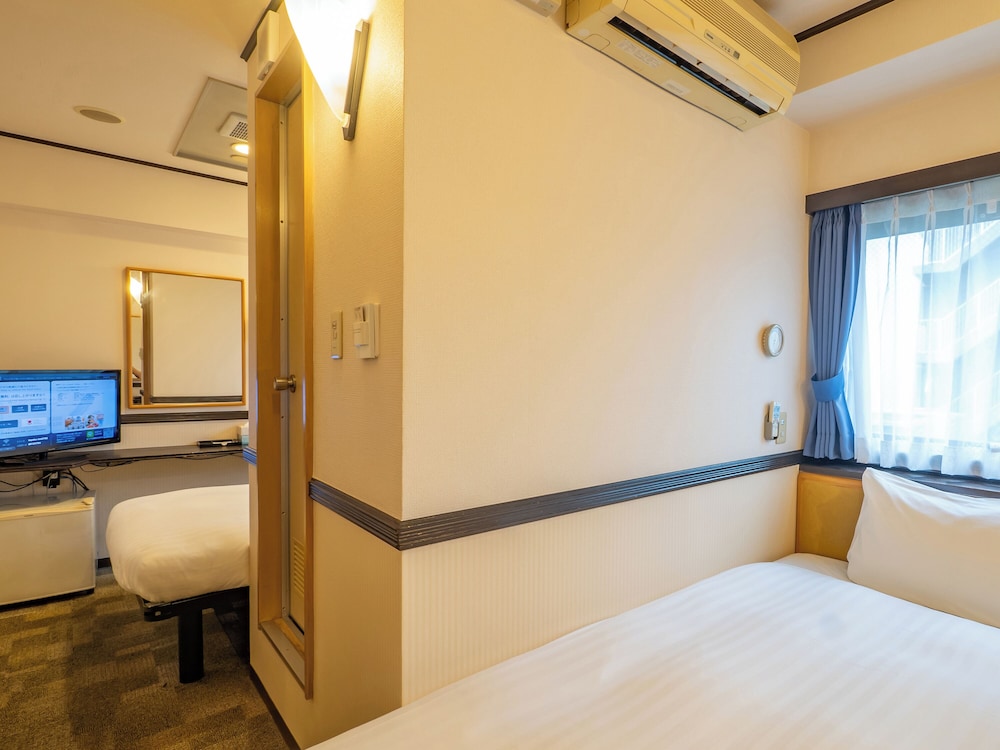 ROOM, TWIN BEDS, SMOKING