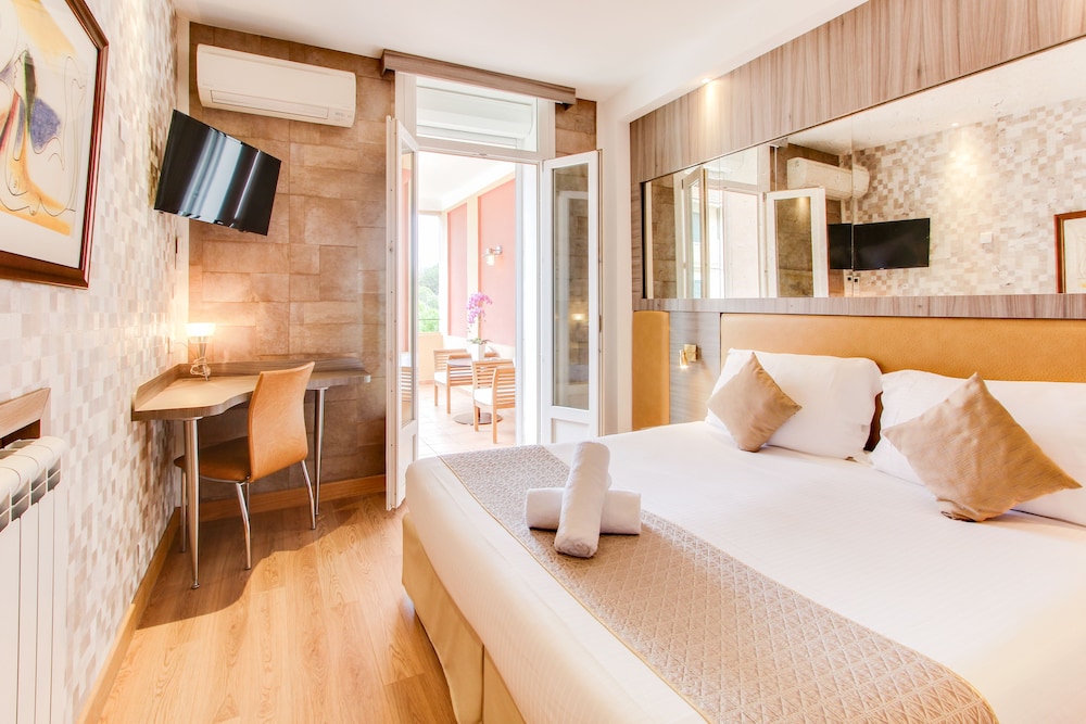Hotel Provencal 4/50