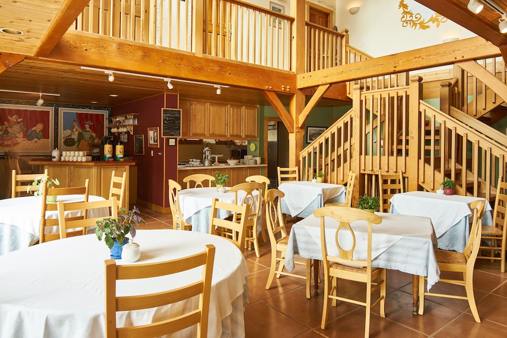 The Alpine House Lodge & Cottages 39/45