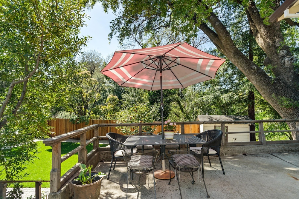 Cinnamon Bear Creekside Inn 50/59