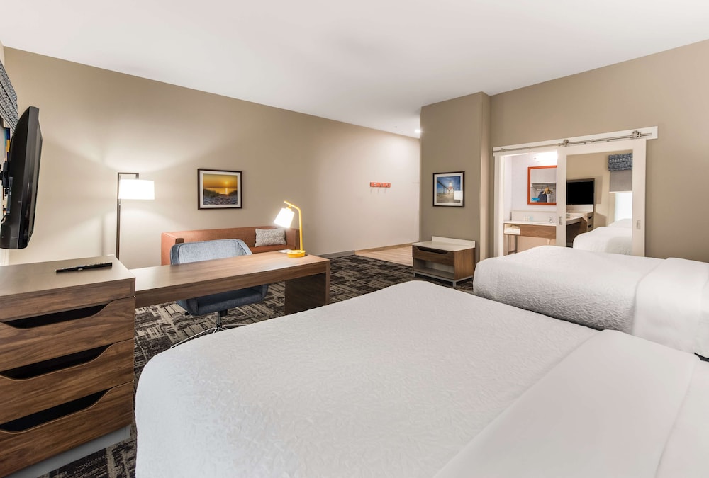 Hampton Inn and Suites Benton Harbor MI 11/47